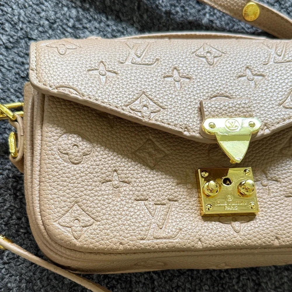 Pochette Metis East West Smoke LV Bag - Picture 2 of 7